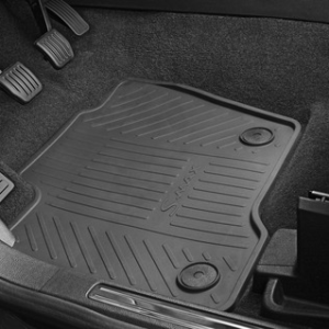 Tepih, spredaj gumiran, črn